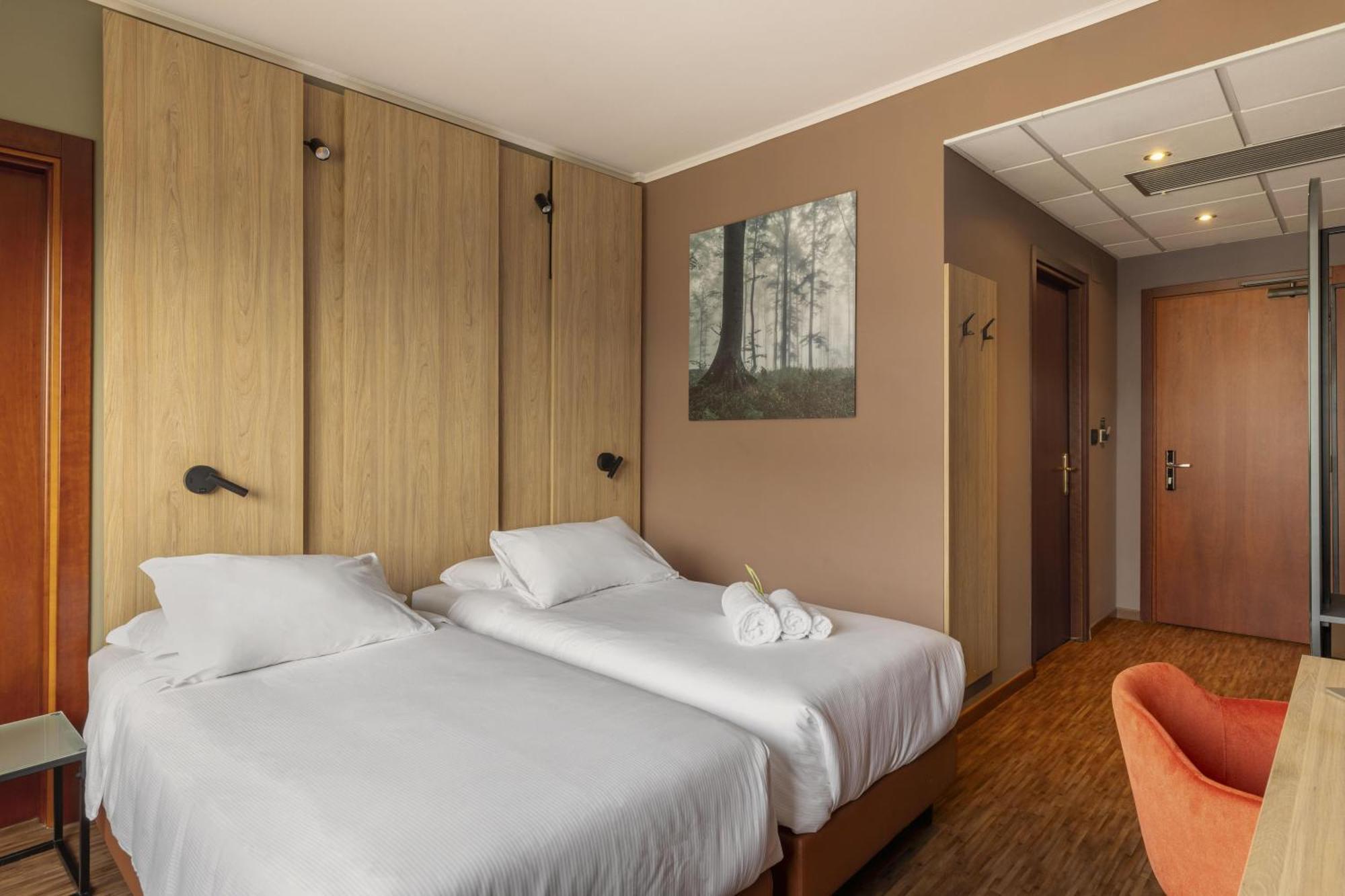 Twin Room,1742640095:JPEG